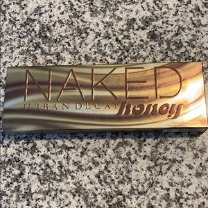 Brand new Urban Decay Naked Honey Eyeshadow